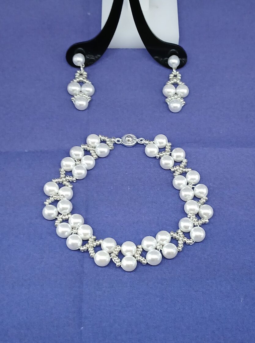 parel-sieraden-set-armband-en-oorbellen-bsp02.jpg